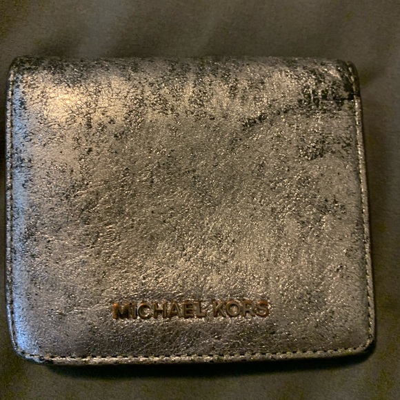 Silver Michael Kors wallet - Picture 2 of 5